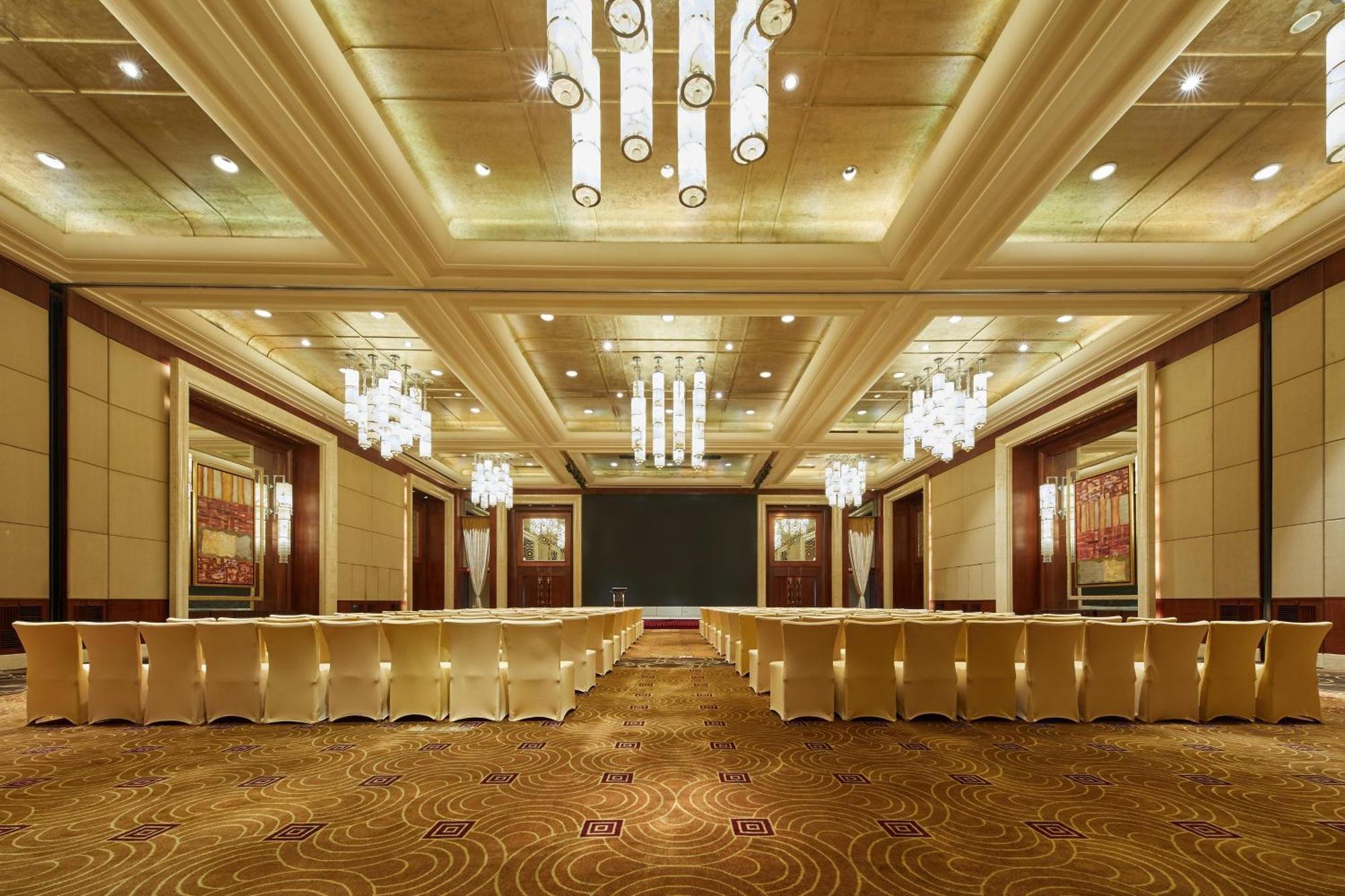 Four Points By Sheraton 酒店 5*