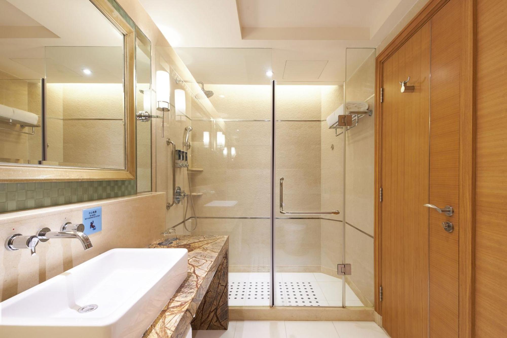 Four Points By Sheraton 酒店 5*